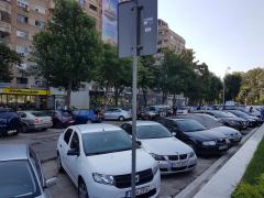 ALERTĂ CU BOMBĂ la un supermarket din Tineretului! Poliţia a securizat zona, angajaţii au fost EVACUAŢI, intervin geniştii. IMAGINI de la faţa locului