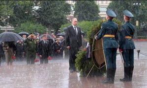 IMAGINI RARE cu Vladimir Putin! Preşedintele rus, făcut CIUCIULETE în timpul unei ceremonii, la Kremlin (VIDEO)