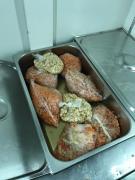 Peste 3,5 TONE de alimente de la un restaurant din Mamaia, RETRASE de Protecţia Consumatorului, în urma unor NEREGULI GRAVE