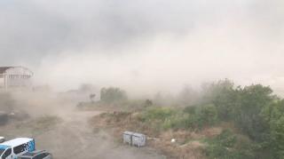 IMAGINI ÎNFRICOŞĂTOARE cu vijelia care a lovit Iaşiul! "Fantastic, fantastic!", exclamă cel care filmează