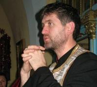 După ce a fost înregistrat făcând avansuri unui adolescent, pe preotul Cristian Pomohaci îl aşteaptă pedeapsa maximă a bisericii!