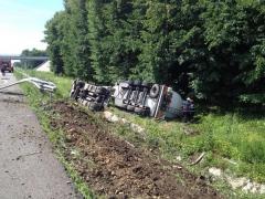 TRAFIC BLOCAT pe A3 Bucureşti - Ploieşti, după ce o autocisternă încărcată cu motorină şi benzină S-A RĂSTURNAT!