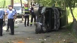 ACCIDENT GROAZNIC pe Calea Văcăreşti O şoferiţă a intrat într-un pom, apoi în pietonii de pe trotuar. Sunt ŞASE VICTIME! (VIDEO)
