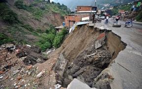 TRAGEDIA din China. Șanse aproape zero ca ultimii 93 de DISPĂRUȚI în urma alunecării de teren să fie în viață