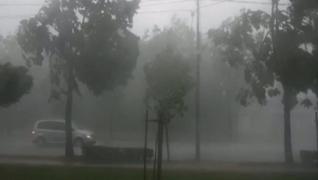 Avertizare METEO DE ULTIMĂ ORĂ: PLOI şi VIJELII în mai multe judeţe din ţară!