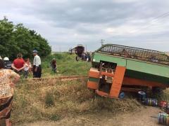 Grav accident în Ialomiţa. Bărbat în stare gravă după ce un tractor a fost spulberat de un tren cu călători