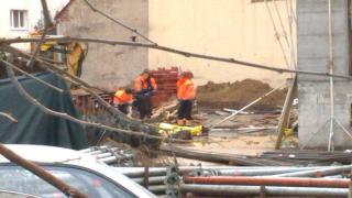 TRAGEDIE în Capitală! Trei muncitori, ARŞI DE VII după ce au fost ELECTROCUTAŢI de un cablu subteran