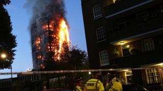 Se întâmplă şi la casele mai mari! Aproape 100  de clădiri din Marea Britanie AU PICAT TESTELE de siguranţă în caz de INCENDIU!