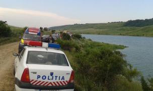 Tragedie pe un lac din Bacău! Bărbat dispărut în urmă cu două zile, găsit mort