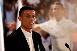 PRIMA FOTOGRAFIE cu gemenii lui Ronaldo. Sportivul a postat o poză emoţionantă din momentul în care şi-a ţinut pentru prima oară copiii în braţe