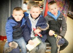 Utima îmbrăţisare: Cu ultima suflare, un copil şi-a rugat bunicii să-l pozeze în braţele tatălui său. Câteva clipe mai târziu, a murit (FOTO)