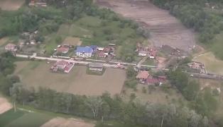 Stare de alertă la Vâlcea! Zeci de persoane au fost evacuate de urgenţă, din cauza alunecărilor de teren