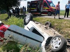 ACCIDENT GROAZNIC în Suceava, în urmă cu puţin timp! Mai multe VICTIME, după ce o maşină s-a CIOCNIT cu un microbuz. IMAGINI DRAMATICE