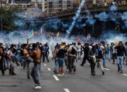 BILANȚ NEGRU și în Venezuela! 65 de MORȚI în timpul manifestațiilor împotriva președintelui Maduro