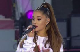 Mesajul EMOȚIONANT al Arianei Grande, în timpul concertului în memoria VICTIMELOR ATENTATULUI din Manchester