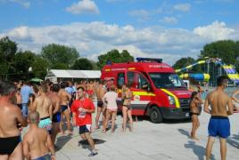 Accident GROAZNIC la un ŞTRAND din ARAD! COPIL de ŞAPTE ANI, scos din apă în stare CRITICĂ