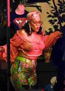 Rihanna, DE NERECUNOSCUT! Fanii sunt ŞOCAŢI de noile forme ale cântăreţei din Barbados. Ce a păţit un editor după ce a scris că vedeta este "grasă" (FOTO&VIDEO)