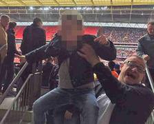 HULIGANUL EROU! A fost înjunghiat de OPT ORI în timp ce se lupta cu teroriştii. Suporter înrăit, bărbatul le-a strigat: "F..k you, I'm Millwall" (FOTO)