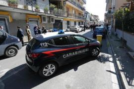 Trei români au ÎNGROZIT Italia: Au dat buzna în casa unei bătrâne de 76 de ani, au TORTURAT-O cu şocuri electrice, apoi au târât-o în baie şi au VIOLAT-O!