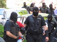 O ARMATĂ de poliţişti, jandarmi şi mascaţi pun în aplicare, ACUM, 43 de mandate de percheziţie şi 35 de mandate de aducere, în Bucureşti, Ilfov şi Giurgiu