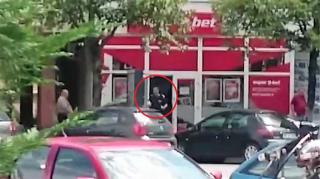 JANDARM din Deva surprins, ÎN TIMPUL SERVICIULUI, când ieşea dintr-o agenţie de pariuri cu BILETELE ÎN MÂNĂ (VIDEO)