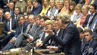 Theresa May a găsit aliaţi pentru a forma un nou guvern, după ce a pierdut majoritatea absolută în parlamentul britanic