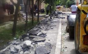 SCANDAL la Timișoara. Oamenii sunt foarte supărați, după ce RCS-RDS a DISTRUS cu buldozerul trotuarul ABIA ASFALTAT