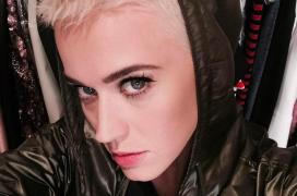 Surpriză de la Katy Perry! Cântăreaţa poate fi urmărită continuu de fani pe Internet, timp de trei zile (LIVE VIDEO)