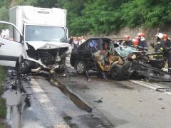 UN MORT şi trei răniţi într-un GROAZNIC accident produs sâmbătă, la Călimăneşti