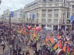 PROTESTE masive la Londra, împotriva politicilor economice ale premierului Theresa May
