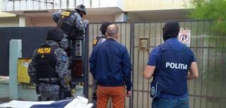 Percheziţii de amploare la Ploieşti. 30 de persoane sunt aduse la audieri, într-un dosar de proxenetism