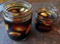 Un amestec la care NU TE-AI FI GÂNDIT VREODATĂ! Ce obţii dacă pui 12 căţei de USTUROI în VIN ROŞU! Efectele LICORII sunt nebănuite