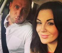 Poveste incredibilă în Marea Britanie! Şi-a certat soţul, l-a trimis să doarmă pe canapea şi a doua zi l-a găsit MORT. Acum, femeia are o relaţie cu fratele fostului soţ