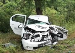 Grav accident la Iaşi! O maşină a fost făcută praf de un TIR. Şoferul automobilului a rămas încarcerat