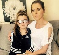 I-a controlat pagina de Facebook fetiţei sale şi a fost ÎNGROZITĂ când a citit câteva mesaje! "Întinde-te în pat şi spune-mi că ai fost o fetiţă rea"