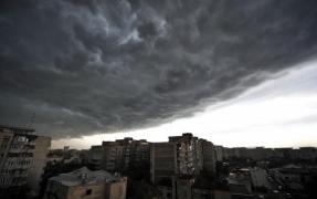 În câteva ore începe urgia! PLOI TORENŢIALE, GRINDINĂ şi VIJELII în toată ţara. Anunţ de ULTIMĂ ORĂ de la meteorologi