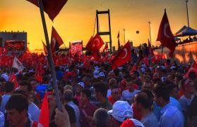 Uriașă manifestație la Istanbul: Turcii au comemorat un an de la tentativa eșuată de lovitură de stat