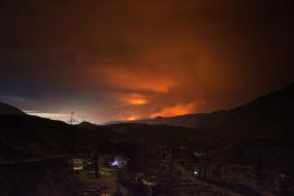 Evacuare masivă în Canada! Circa 37.000 de persoane au fugit din calea incendiilor devastatoare de pădure. VIDEO DRAMATIC