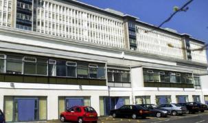 Decizie HALUCINANTĂ! Medici și asistente de la un spital din Cardiff, OBLIGAȚI să plătească amenzi de 12,8 milioane de lire pentru că au PARCAT la locul de muncă