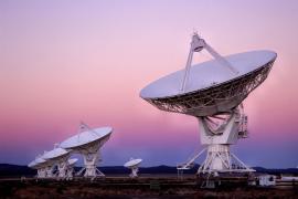 O stea foarte apropiată de Pământ a început să emită SEMNALE RADIO extrem de BIZARE