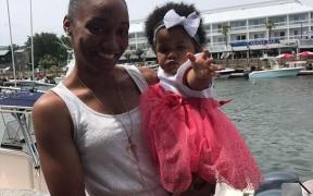 STRIGĂTOR LA CER! O mamă şi-a lăsat fetiţa timp de ŞASE ORE, în maşina ÎNCINSĂ, pentru a merge la coafor! Ce a făcut când a găsit-o moartă i-a ŞOCAT pe toţi!