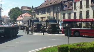 Camion NATO, în care se aflau militari străini, implicat într-un accident rutier la Sibiu (VIDEO)