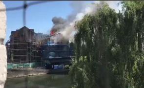 INCENDIU de proporţii la Londra: 80 de pompieri luptă pentru a stinge flăcările care au izbucnit la un bloc de locuinţe (VIDEO)