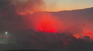 Operaţiuni reluate în Parcul Naţional Domogled. Peste 80 de pompieri, pădurari şi voluntari încearcă să stingă incendiul