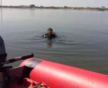 Un băiat de 14 ani şi un tânăr de 30, ÎNGHIŢIŢI de apele Dunării. Scafandrii îi caută în zona Plaja Lipovenească