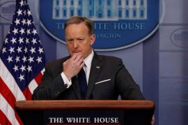 Purtătorul de cuvânt al Casei Albe A DEMISIONAT, din cauza unei decizii controversate a lui Donald Trump. Cine a fost numit in locul lui