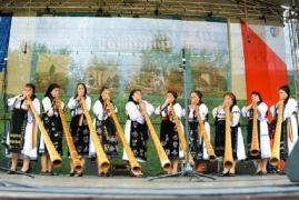 Mii de oameni aşteptaţi la Târgul de Fete de pe Muntele Găina, cea mai mare sărbătoare populară din România