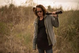 Omagiu pentru solistul trupei Soundgarden. Văduva lui Chris Cornell anunţă înfiinţarea unui curs de terapie prin muzică pentru copii