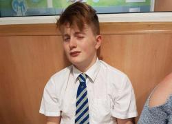 Atac teribil în curtea şcolii: Un adolescent şi-a pierdut parţial vederea, după ce un alt elev i-a înfipt un pix în ochi