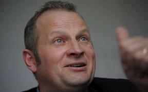 Gest DEZGUSTĂTOR! Ce a făcut un primar, după ce a pierdut un PARIU! NIMENI nu a crezut că o va face! A mâncat un...